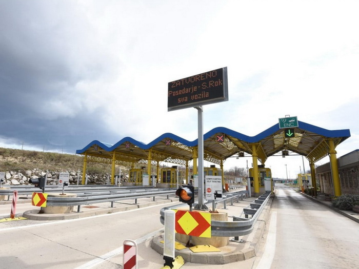 Zbog bure ograničenja na A1, u prekidu dvije katamaranske linije