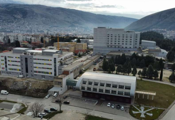 Zbog porasta slučajeva koronavirusa, SKB Mostar uveo restrikciju za posjete pojedinim odjelima
