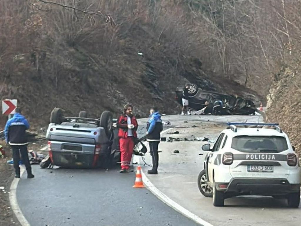 Zbog saobraćajne nezgode na Komaru saobraćaj potpuno obustavljen