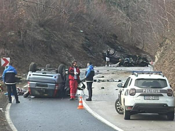 Zbog saobraćajne nezgode na Komaru saobraćaj potpuno obustavljen