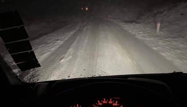 Zbog snijega na putevima otežan saobraćaj u dijelovima BiH