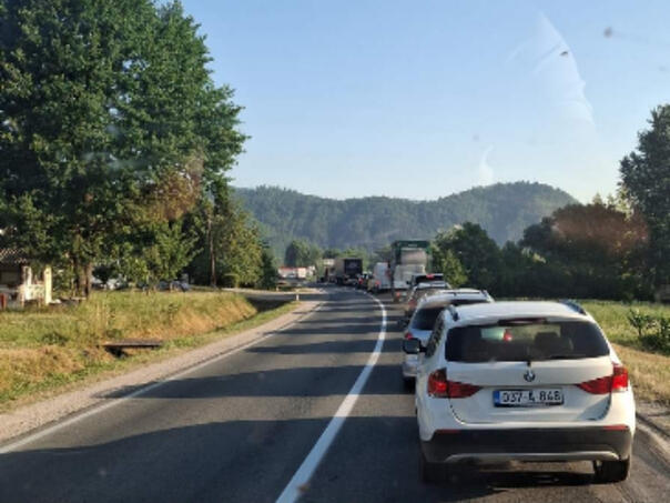 Zbog udesa obustavljen saobraćaj na dionici Maglaj-Doboj