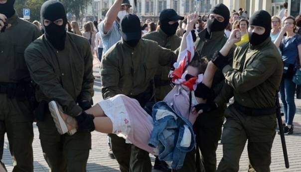 Žene predvode proteste protiv Lukašenka, hapse ih maskirani policajci