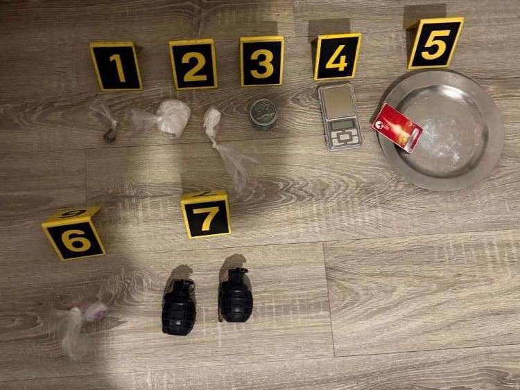 Zenica: Policija zaplijenila skoro 5 kg droge i bombe, pala mreža dilera