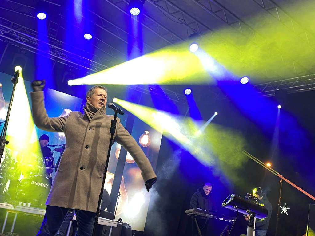 Zeničani uz veliki vatromet i pjesmu Enesa Begovića zakoračili u 2026. godinu