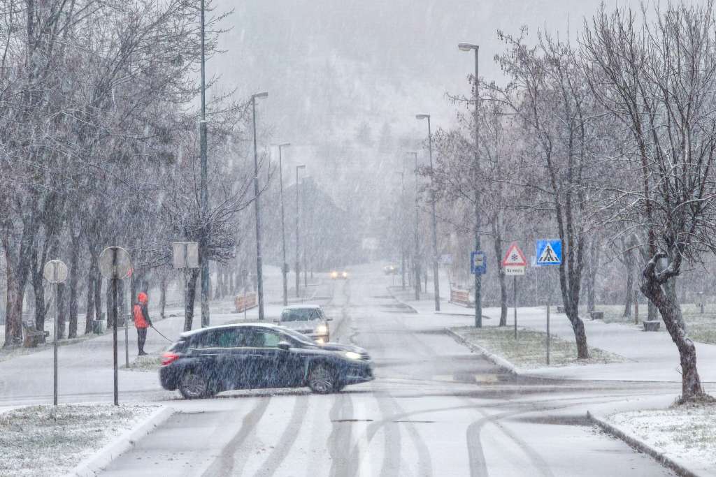 Zima se ne smiruje: Snijeg u Bosni do 30 cm, kiša u Hercegovini