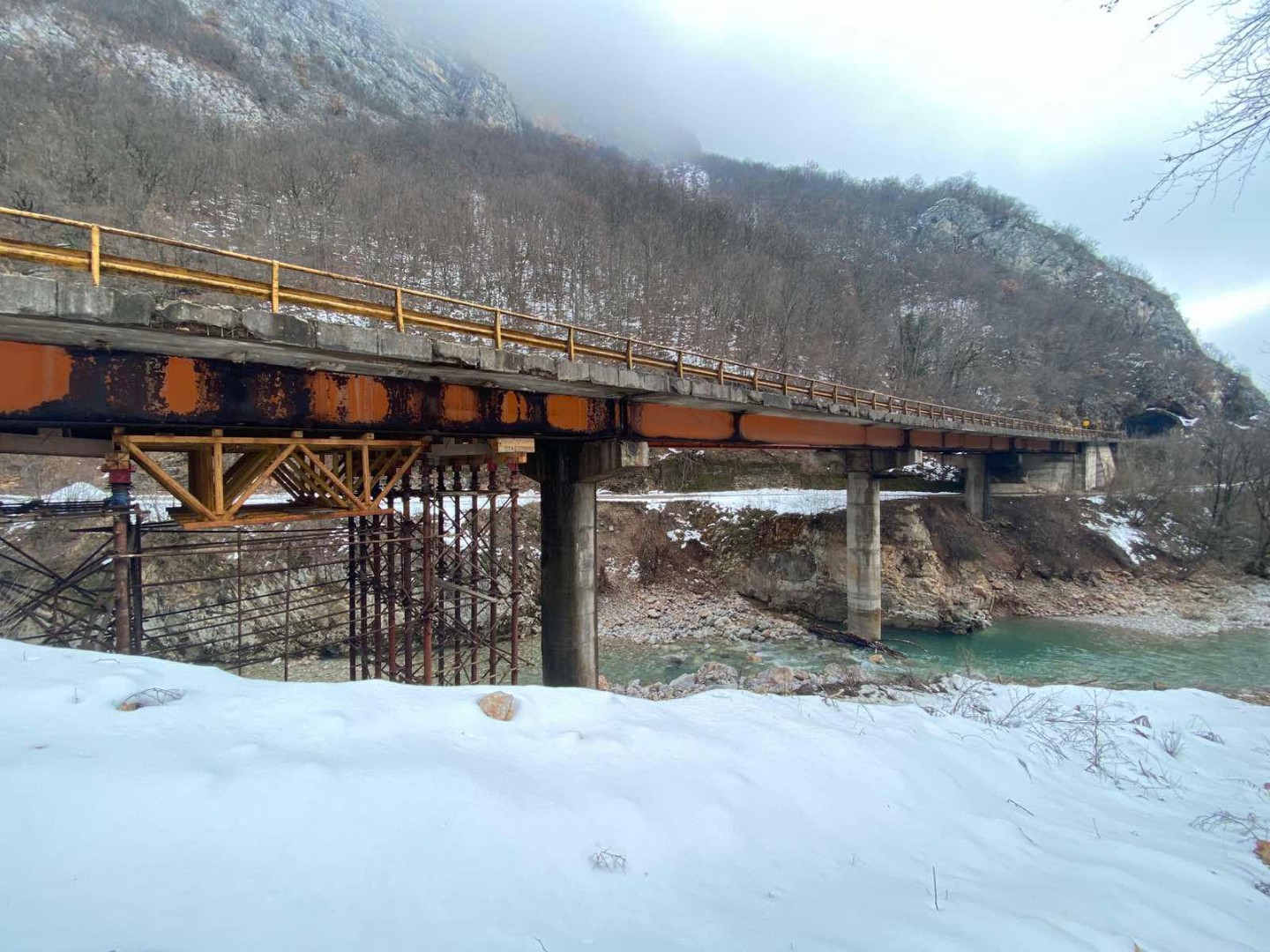 Život na kocki zbog nebrige: Put Rogatica - Ustiprača u raspadu