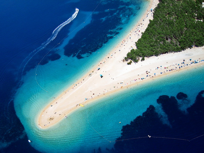 Zlatni rat mijenja oblik: Mještani za sve krive turizam, pokrenuli peticiju