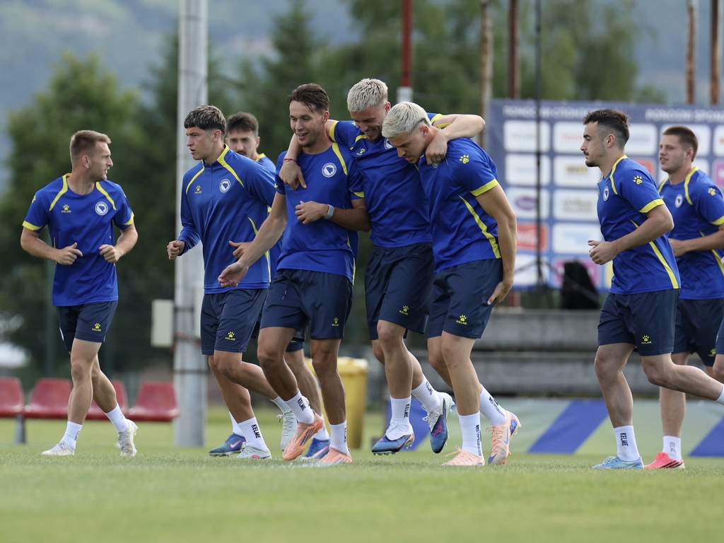Zmajevi odradili posljednji trening pred Sjevernu Makedoniju, uz prisustvo posebnog gosta