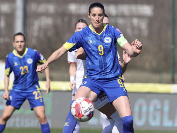 Zmajice bi večerašnjom pobjedom u Estoniji osigurale baraž za SP i promociju u Ligu B