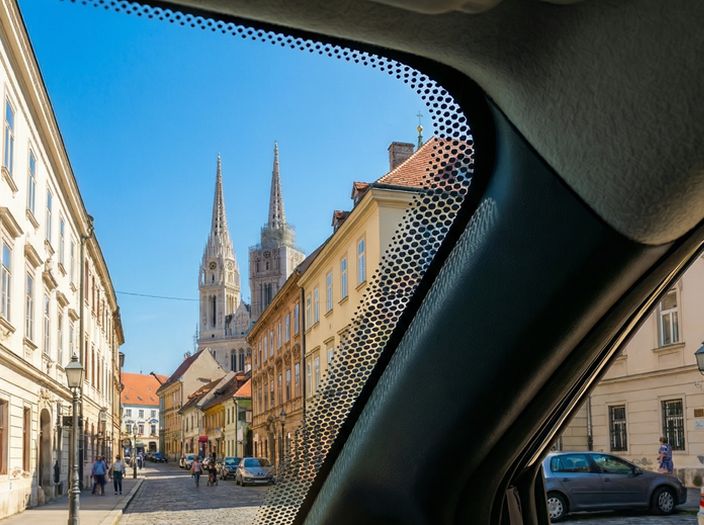 Znate li čemu služe crne tačkice na vjetrobranskom staklu?