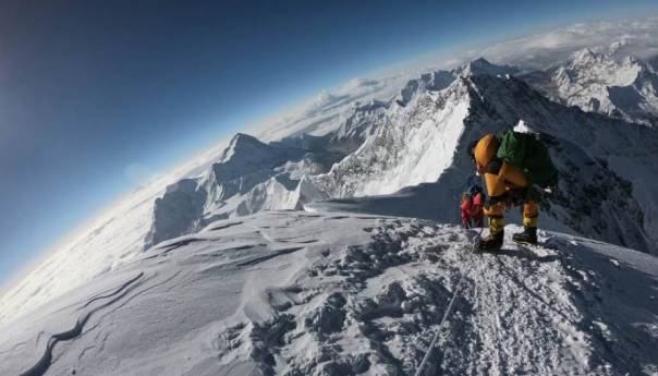 Zona smrti Mount Everesta onečišćena mikroplastikom