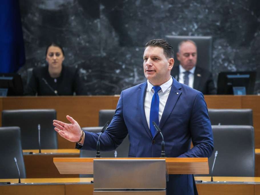Zoran Stevanović ostaje na čelu slovenskog parlamenta