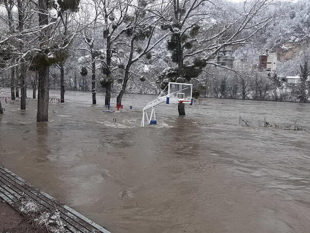 Zvornik: Rijeka Drina u blagom opadanju